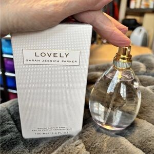 Sarah Jessica Parker Lovely 100ml EDP Spray.  New Tester in Box!  No top.
